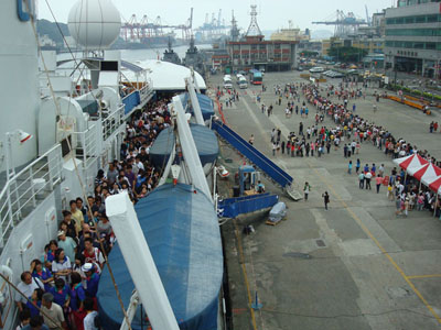 Op sommige dagen was het erg druk aan boord (en op de kade). 28 mei 2009